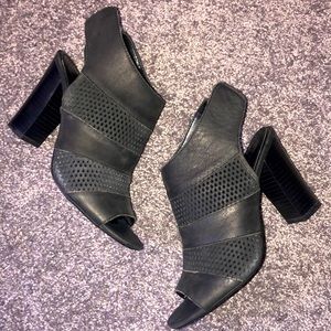 Franco Sarto Laila Gobilea open toe bootie